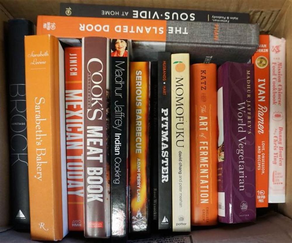 BOX WITH GARDEN AND COOKBOOKSBox