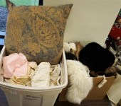 BOX WITH TABLE LINENS AND BOX
