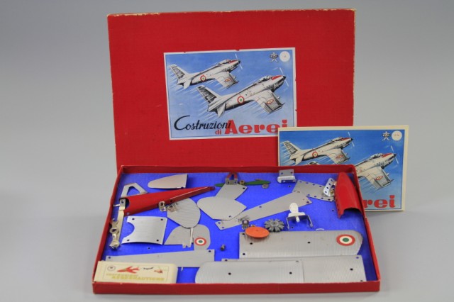 BOXED AIRPLANE CONSTRUCTOR SET Bral