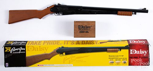BOXED DAISY MODEL 25 PUMP GUN,