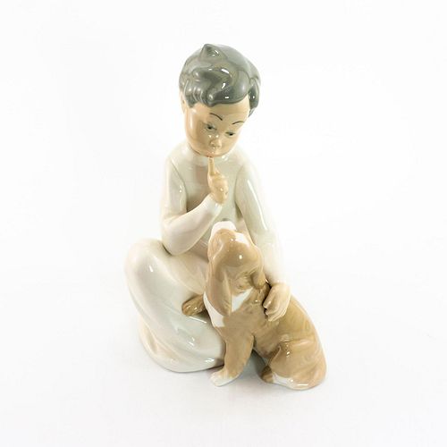 BOY WITH DOG 1004522 - LLADRO