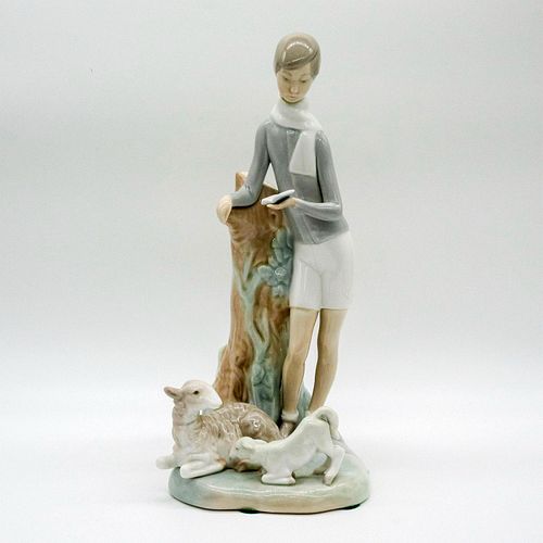 BOY WITH LAMBS 1004509 - LLADRO