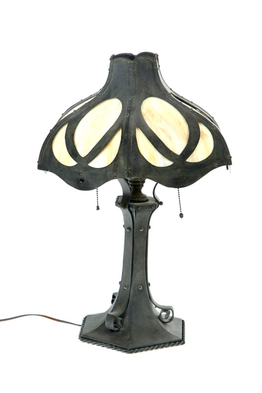 BRADLEY & HUBBARD TABLE LAMP. 