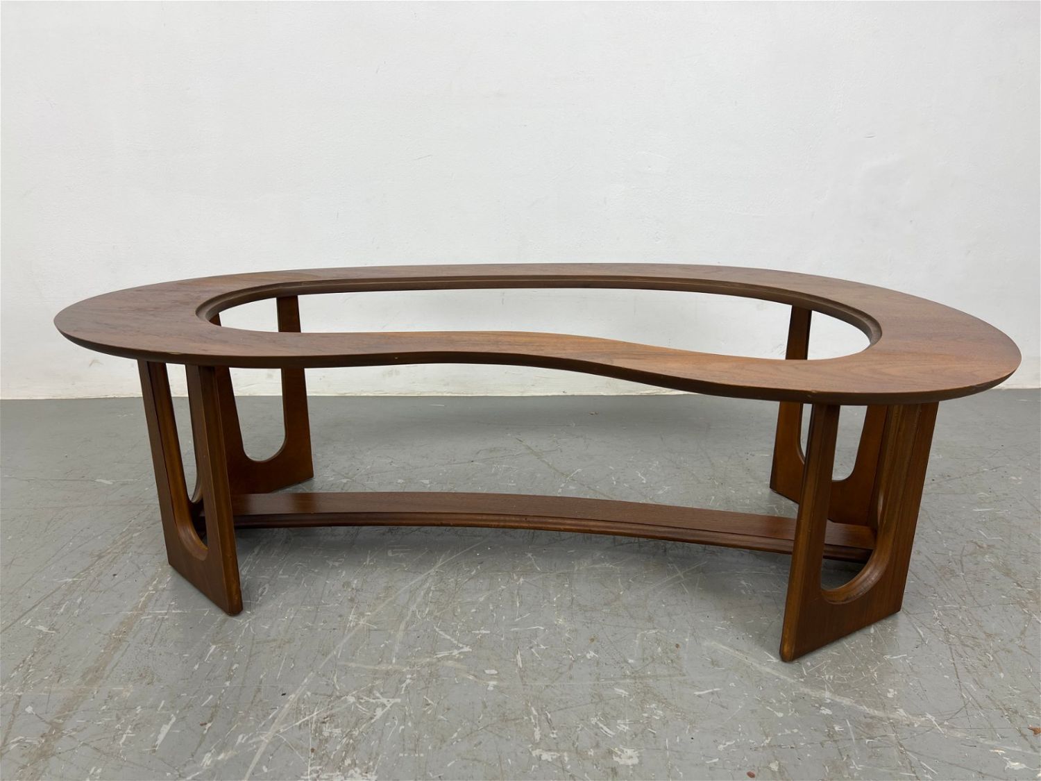 Brasilia Style Kidney Shape