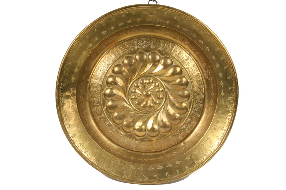 BRASS ALMS PLATE - Late 17th or