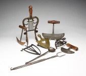 BRASS AND IRON HOUSEHOLD ITEMS