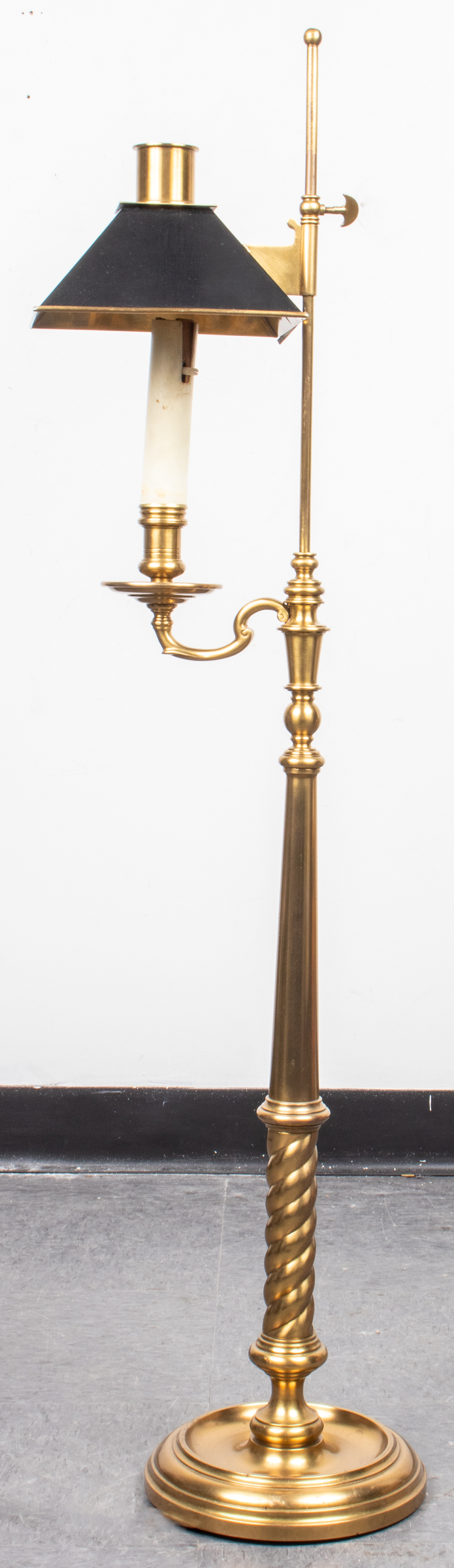 BRASS FLOOR LAMP WITH ADJUSTABLE