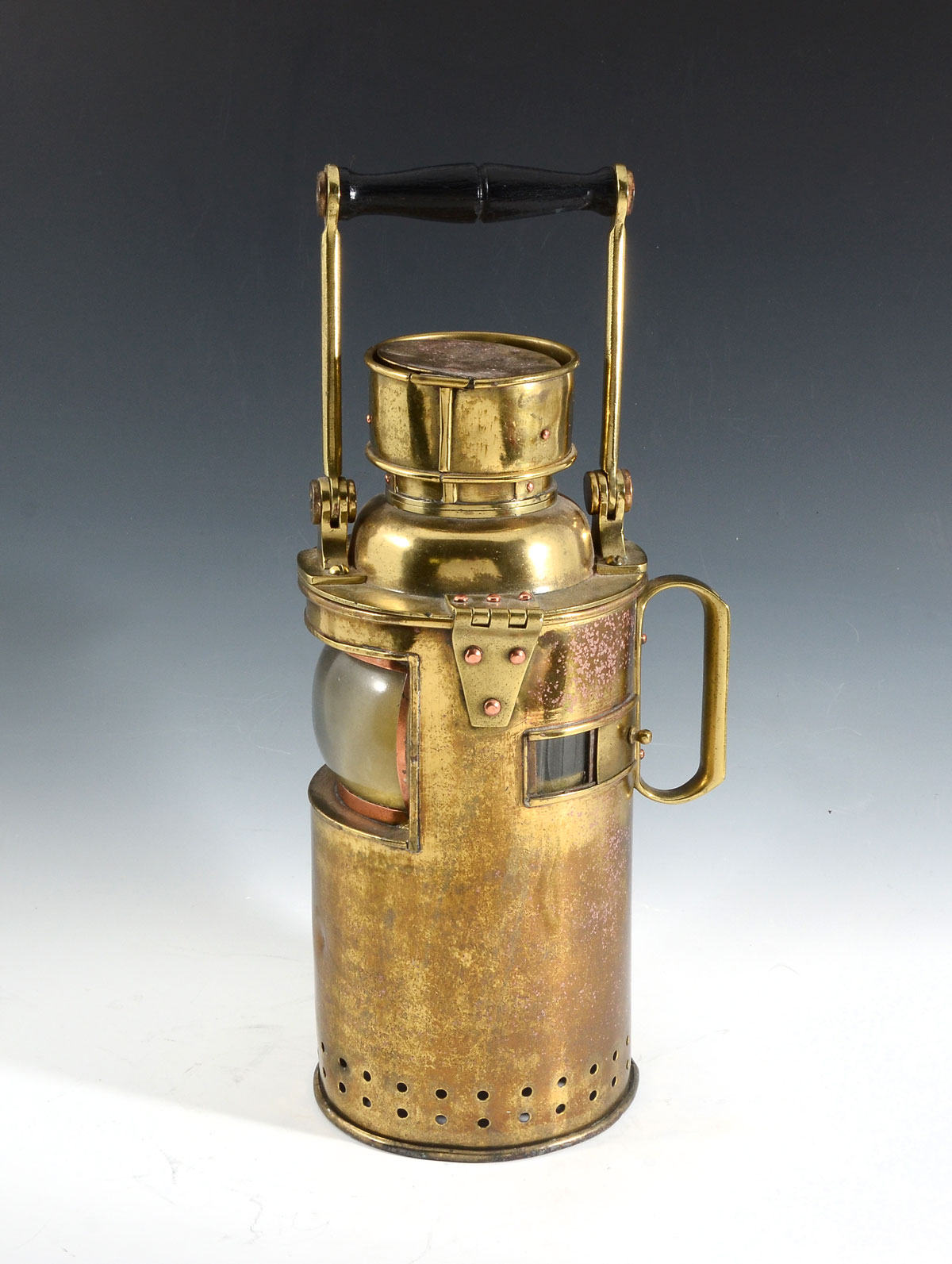 BRASS MARINE SIGNAL LANTERN: A