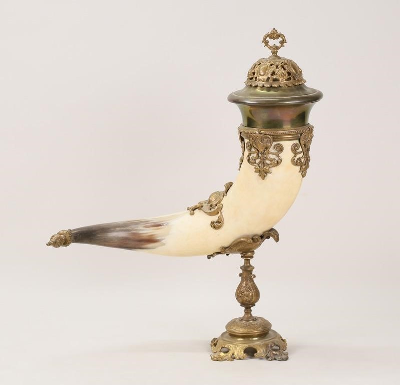 BRASS MOUNTED DRINKING HORNDrinking