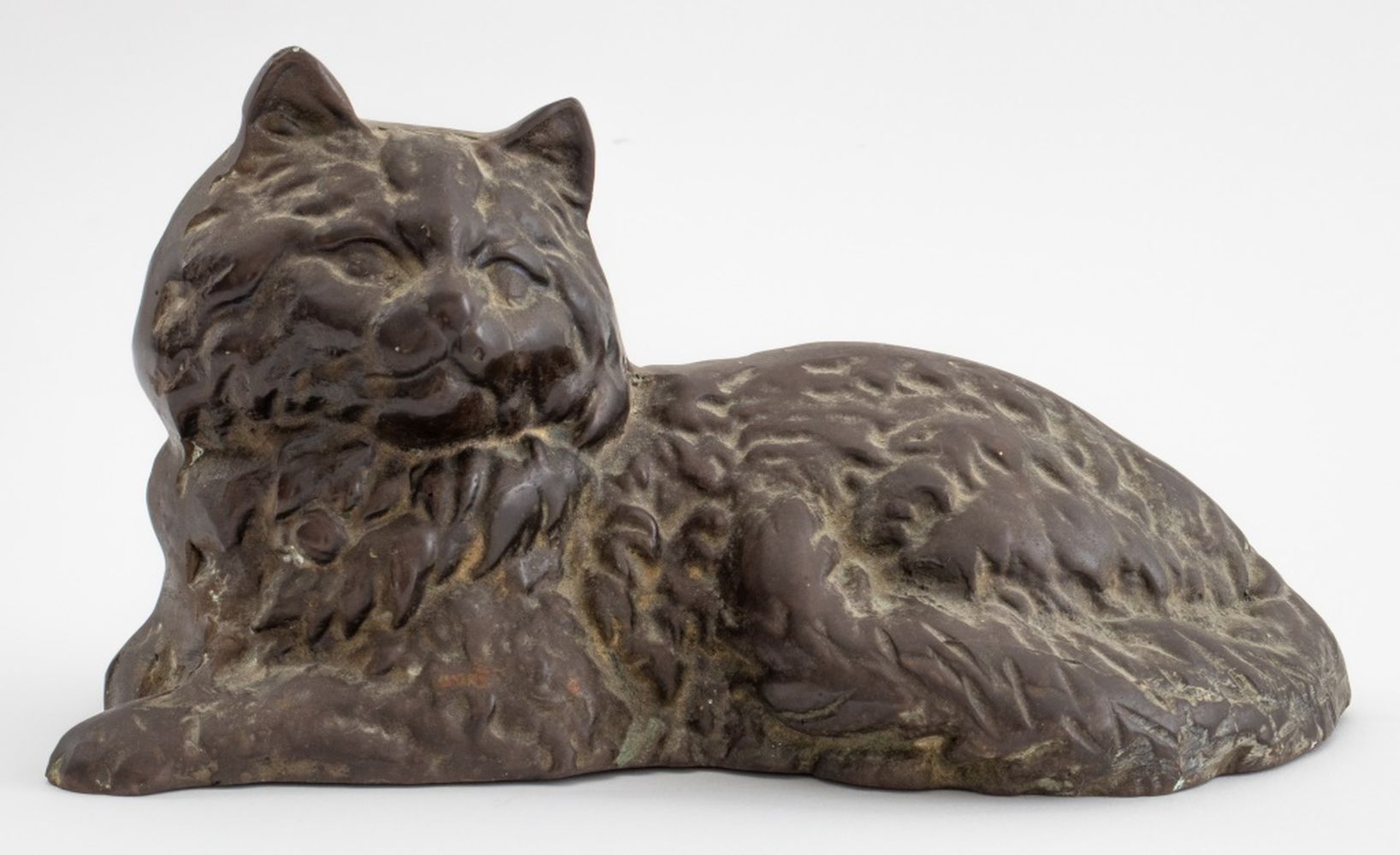 BRASS SCULPTURE OF A CAT, 20TH C.
