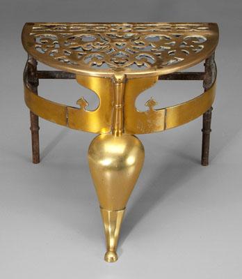 Brass trivet or coachman, heavy