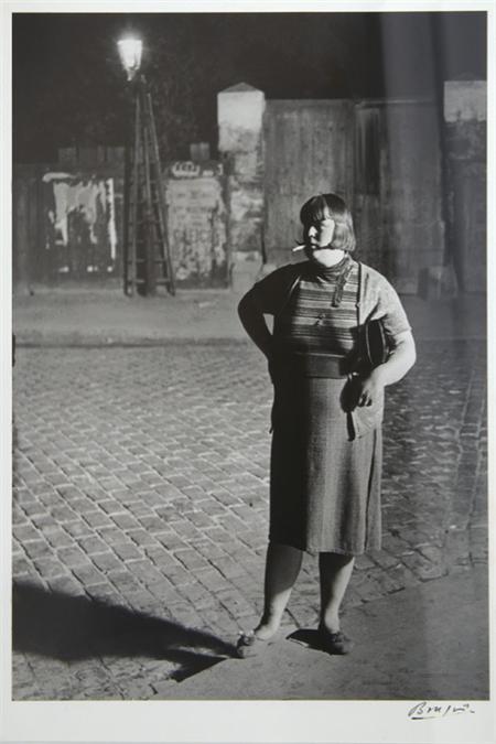 BRASSAI (1899-1984) Grosse poule,