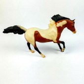 BREYER MODEL HORSE, PINTO ANDA