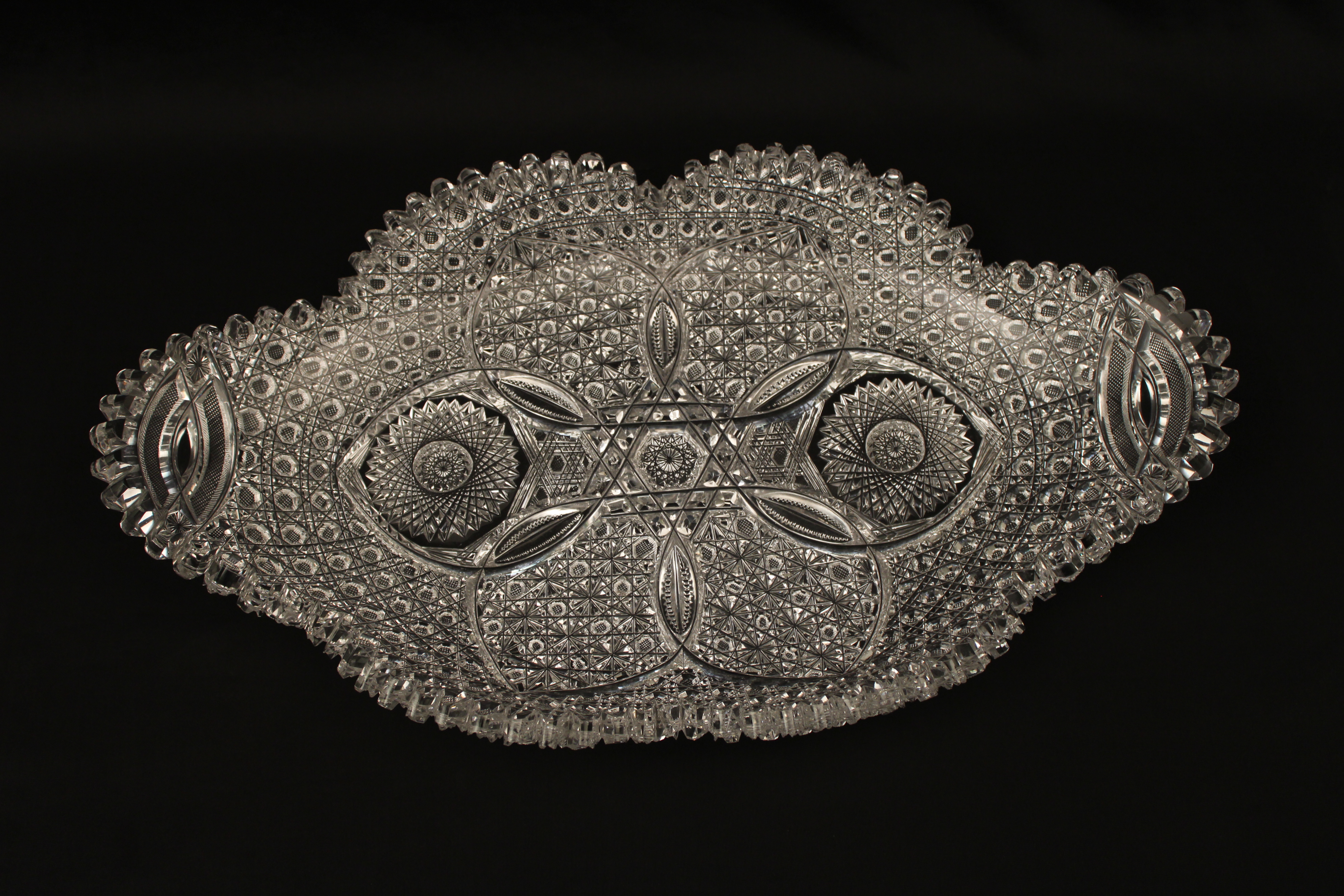BRILLIANT PERIOD OVAL CUT GLASS