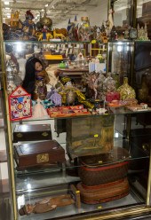 BROAD ASSORTMENT OF CURIOS & S