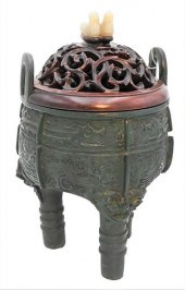 BRONZE ARCHAIC STYLE URNBronze