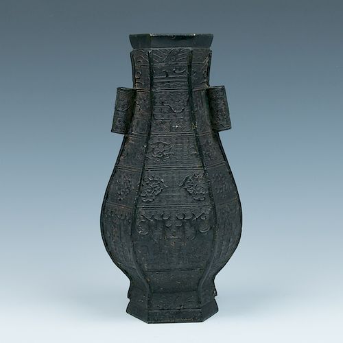 BRONZE ARCHAISTIC STYLE VASEThe