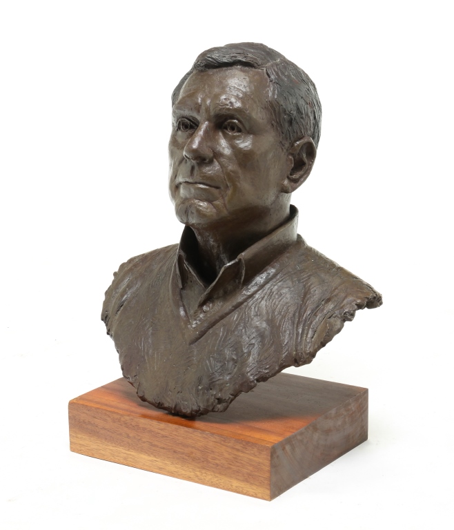 BRONZE BUST OF A GENTLEMAN.