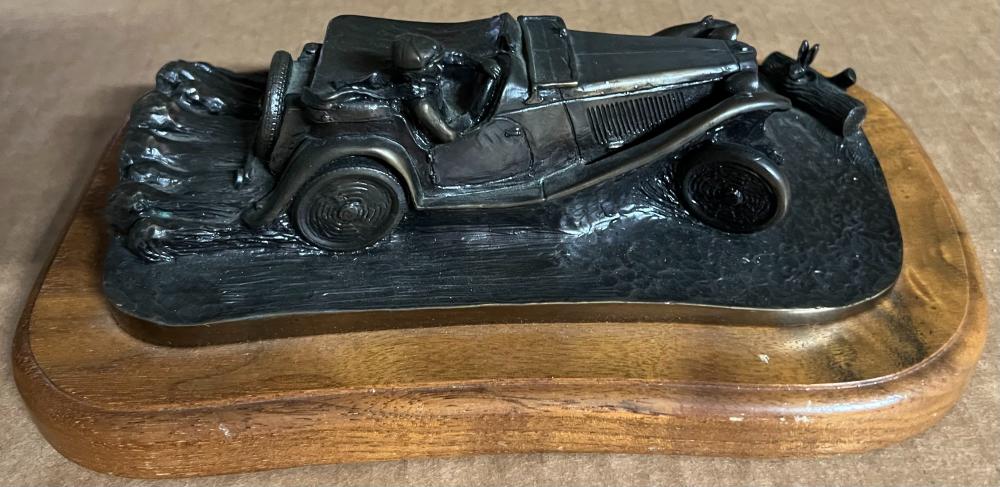 BRONZE DESK SCULPTURE OF A T SERIES