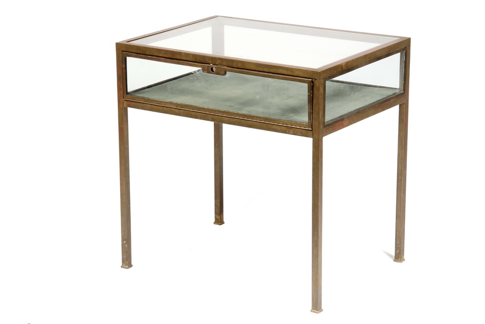 BRONZE DISPLAY CASE - Low Bronze
