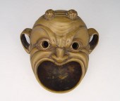 BRONZE FIGURAL DEVIL FACE ASHT