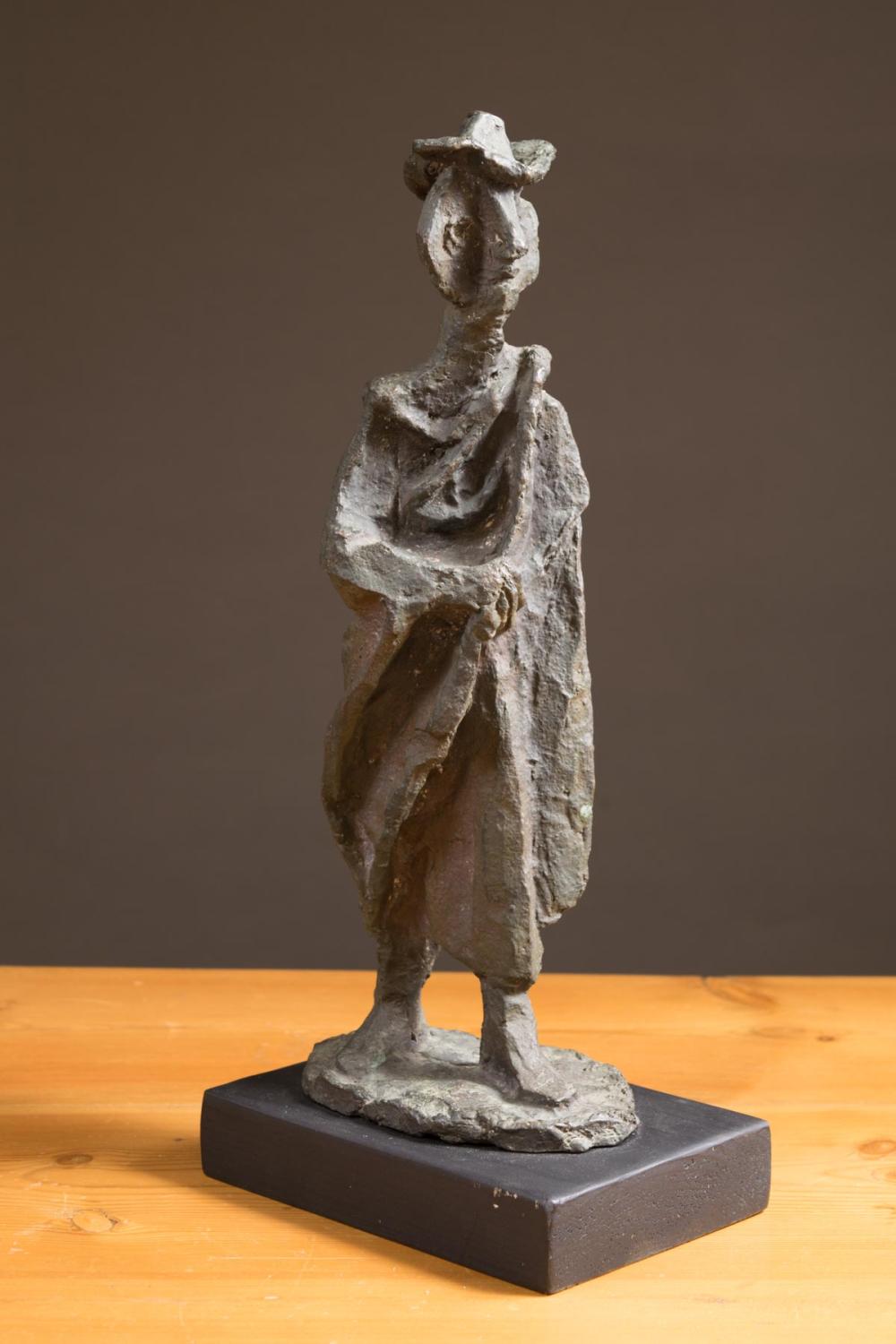 BRONZE FIGURE OF A MAN WEARING A