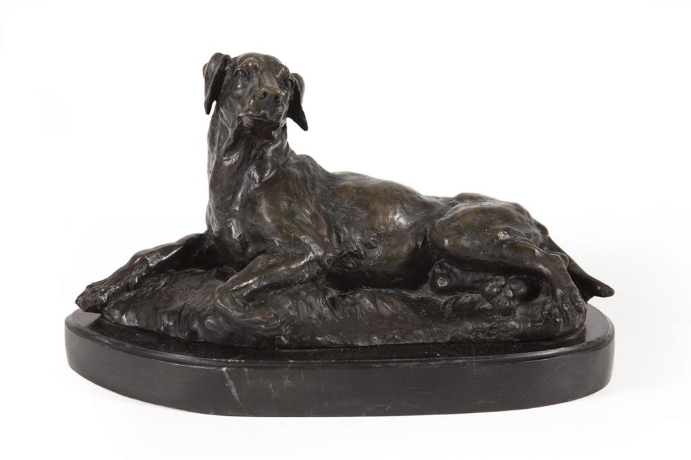 BRONZE FIGURE OF A RECUMBENT