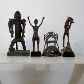 BRONZE HUNTER GROUP SCULPTUREE