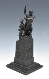 BRONZE MONUMENT TO DEFENDERS O