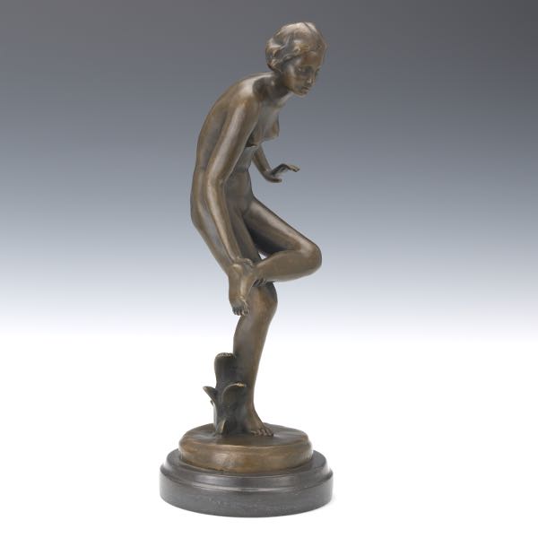 BRONZE SCULPTURE OF A FEMALE NUDE
