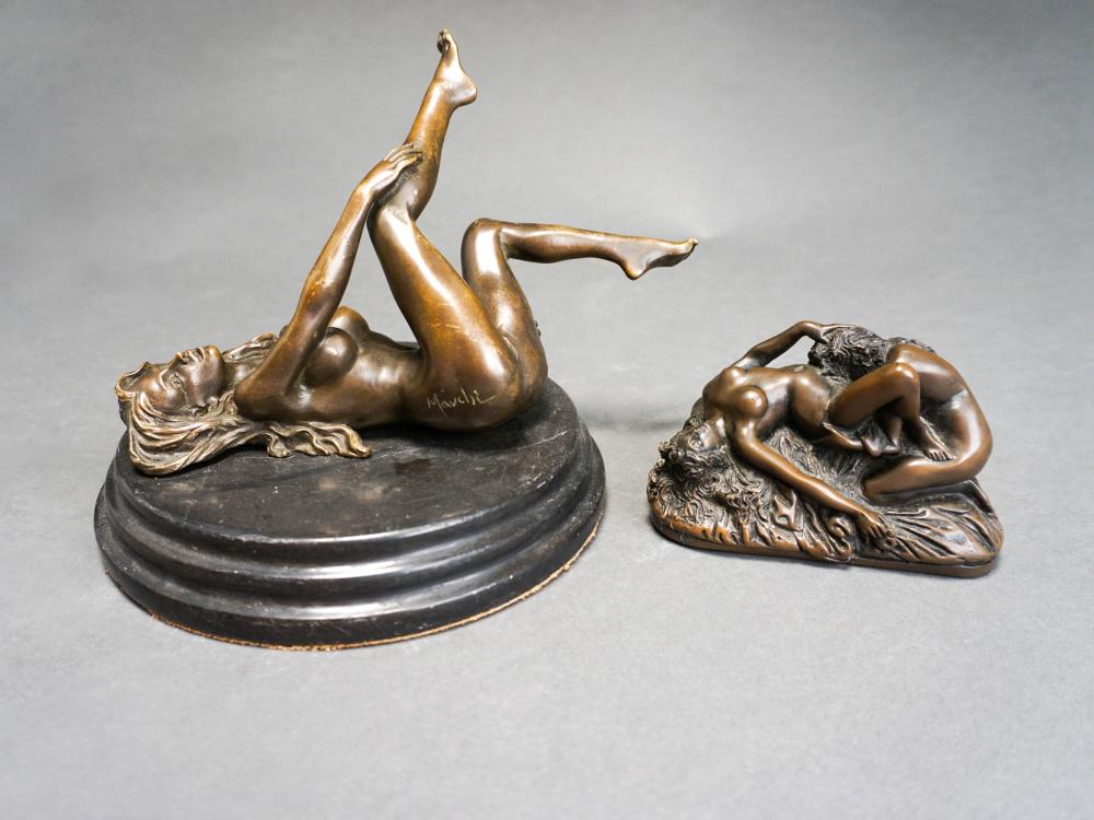BRONZE SCULPTURE OF A NUDE WOMAN,