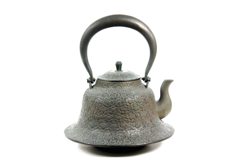BRONZE TEA POT - Meiji period