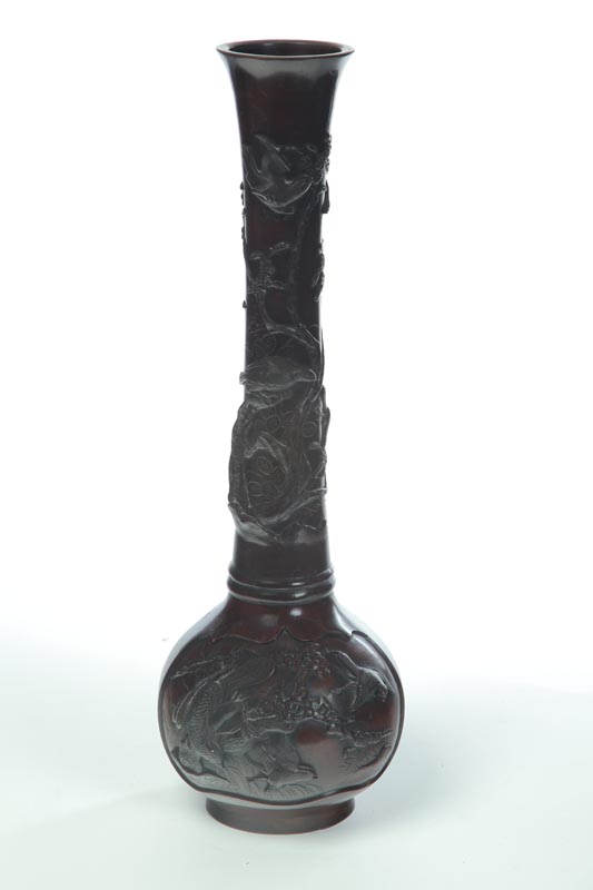 BRONZE VASE.  Japan  20th