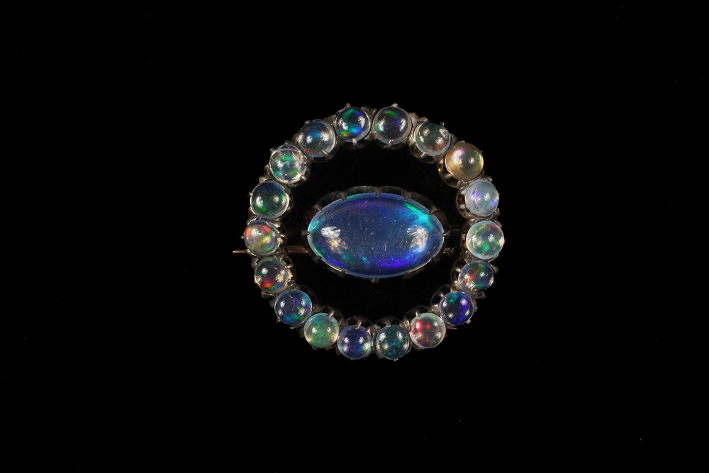 BROOCH - Antique Victorian circle