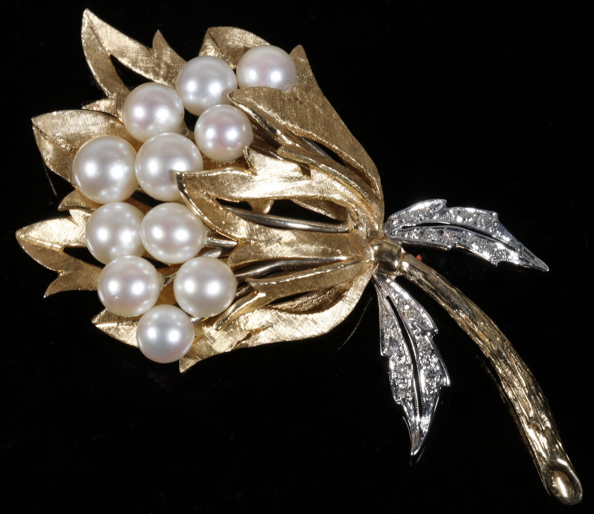 BROOCH Floral spray form vintage