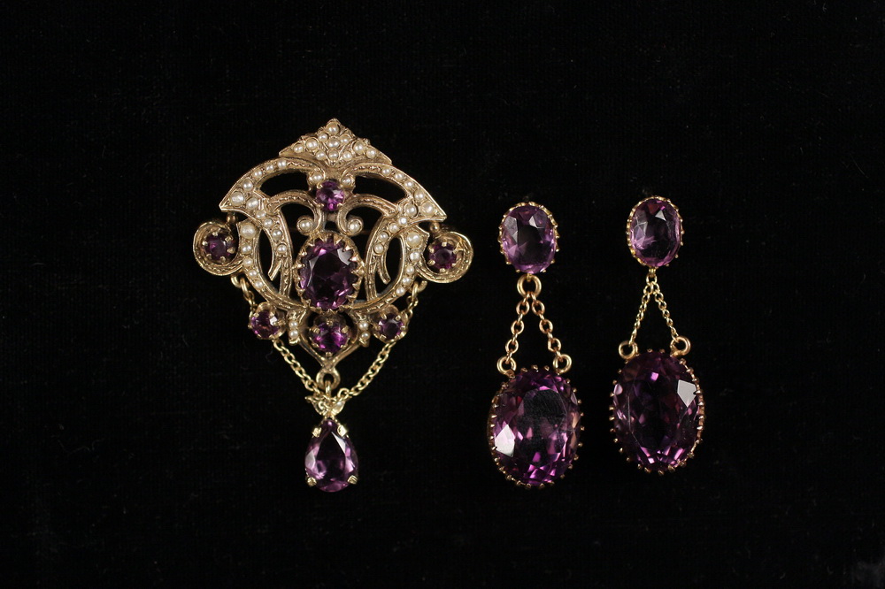 BROOCH - Vintage style amethyst and