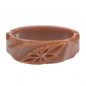 BROWN BAKELITE HINGED OVAL CLA