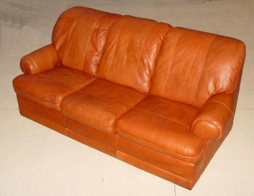 BROWN LEATHER FLEXSTEEL SOFA: