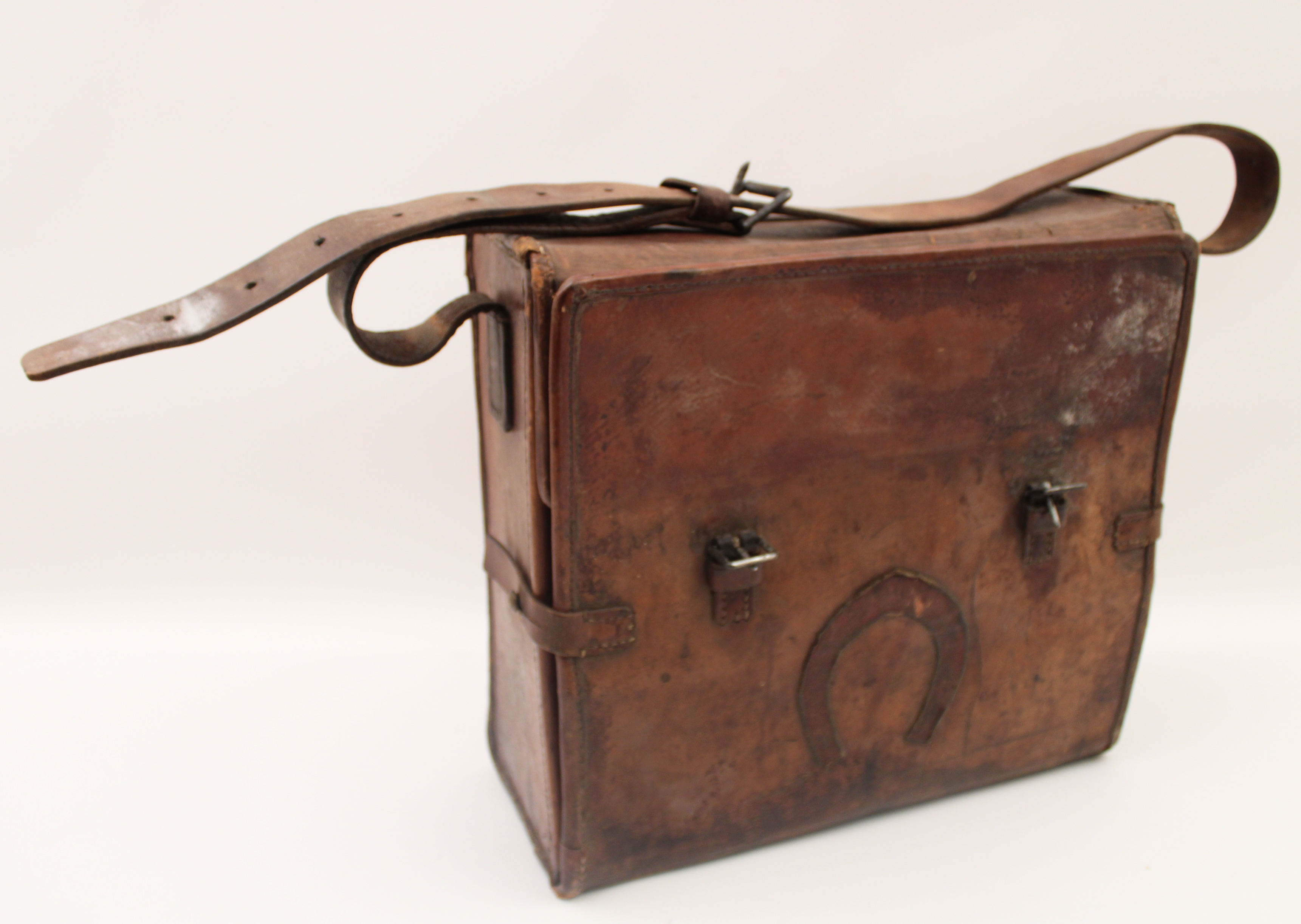 BROWN LEATHER HANDLED BAG,