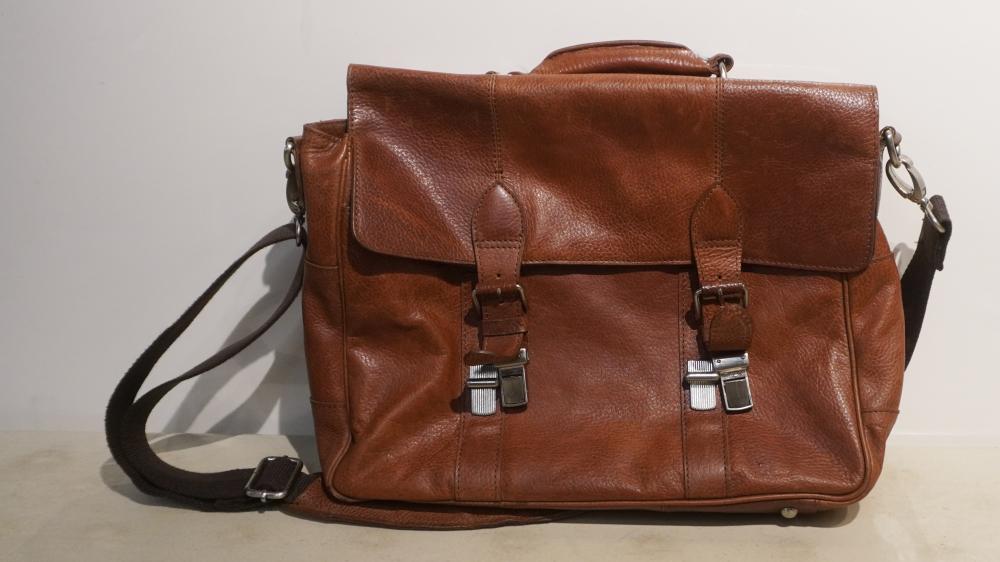 BROWN LEATHER SATCHELBrown