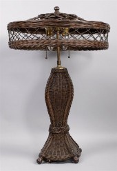 BROWN WICKER TABLE LAMP WITH M