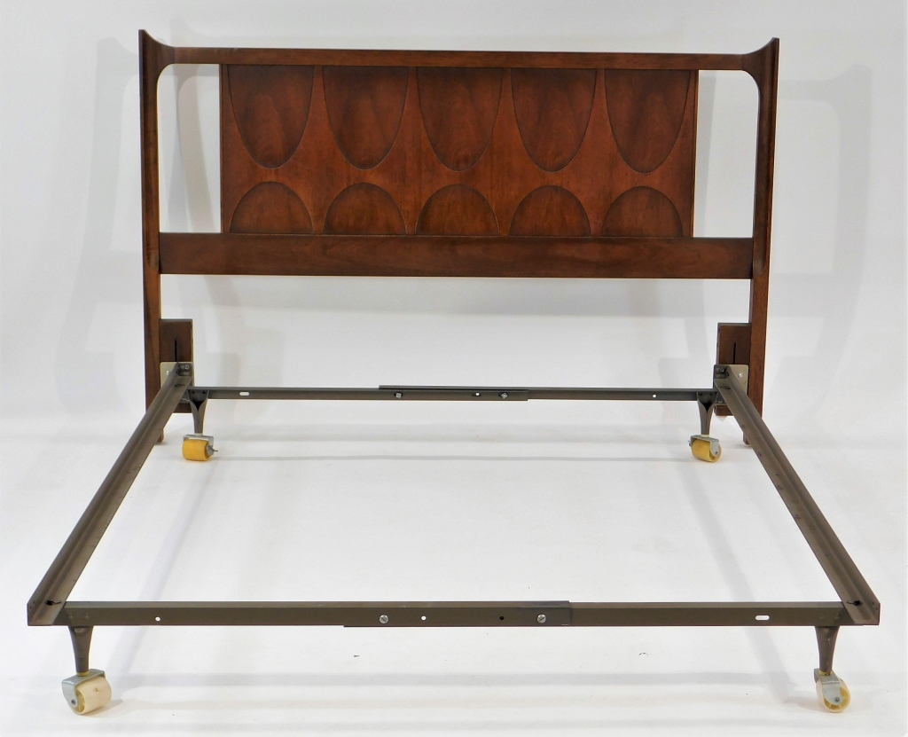 BROYHILL BRASILIA MCM WOOD CARVED