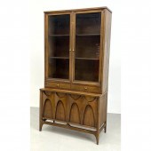 BROYHILL BRASILIA Walnut Dinin