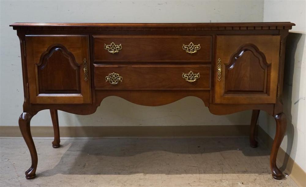 BROYHILL QUEEN ANNE STYLE CHERRY