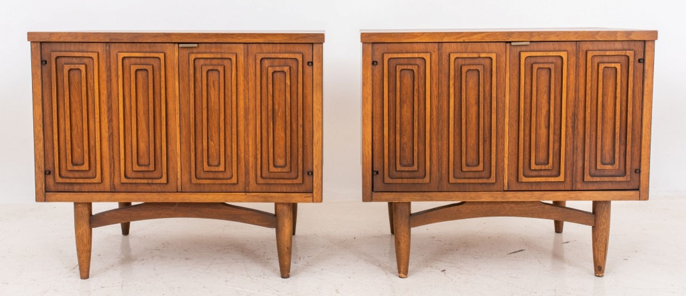 BROYHILL SCULPTRA MID CENTURY