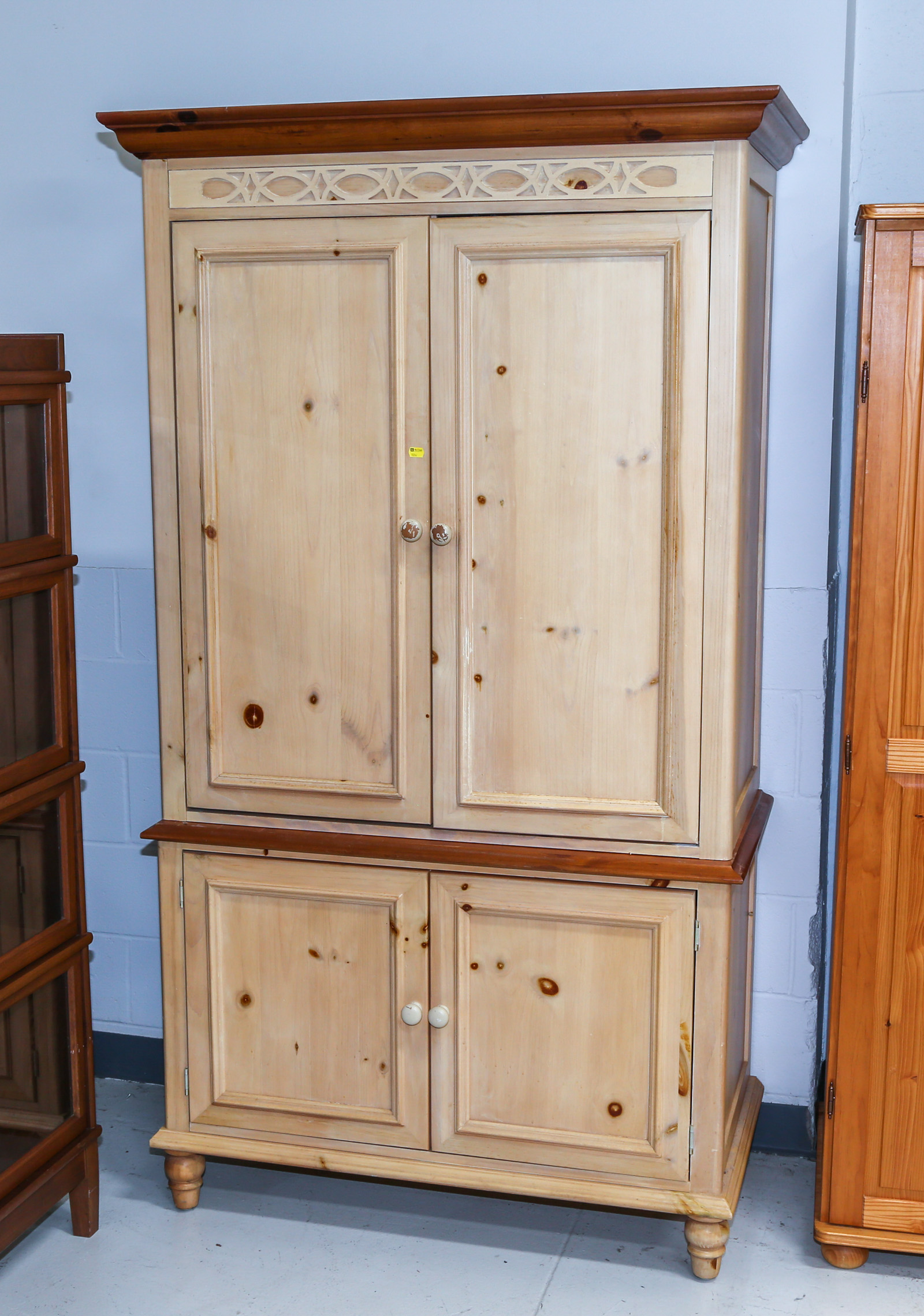 BROYHILL VERNACULAR STYLE PINE