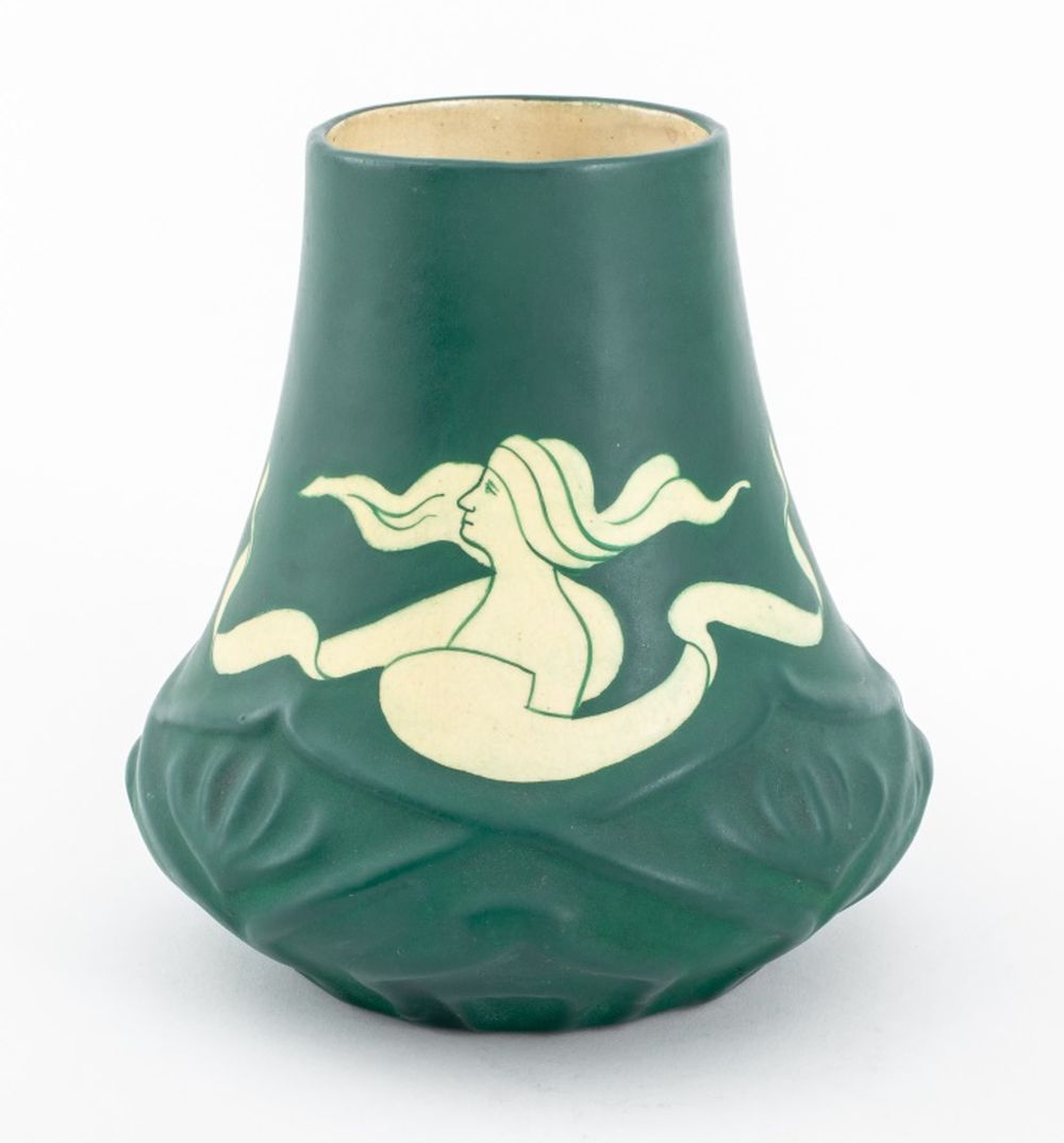 BRUSH MCCOY NAVARRE POTTERY VASE,