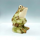 BRUSH MCCOY POTTERY GREEN SITT