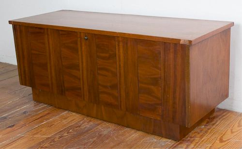 BRUTALIST STYLE LANE CEDAR