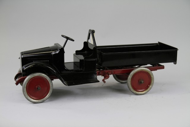 BUDDY 'L' A-FRAME DUMP TRUCK
